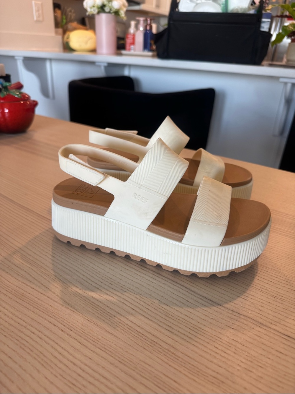 Reef Water Vista Higher women’s sandals - size 7 - excellent condition.